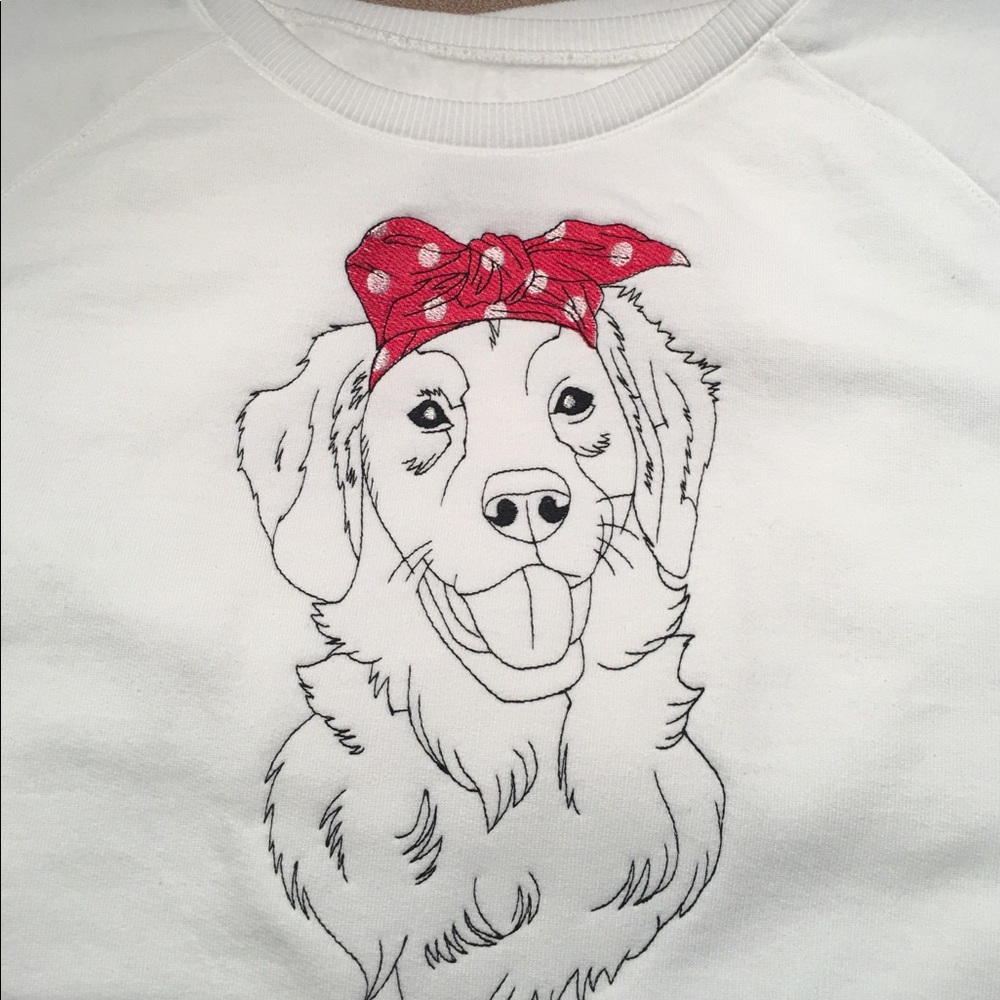 Embroidered golden sweatshirt.